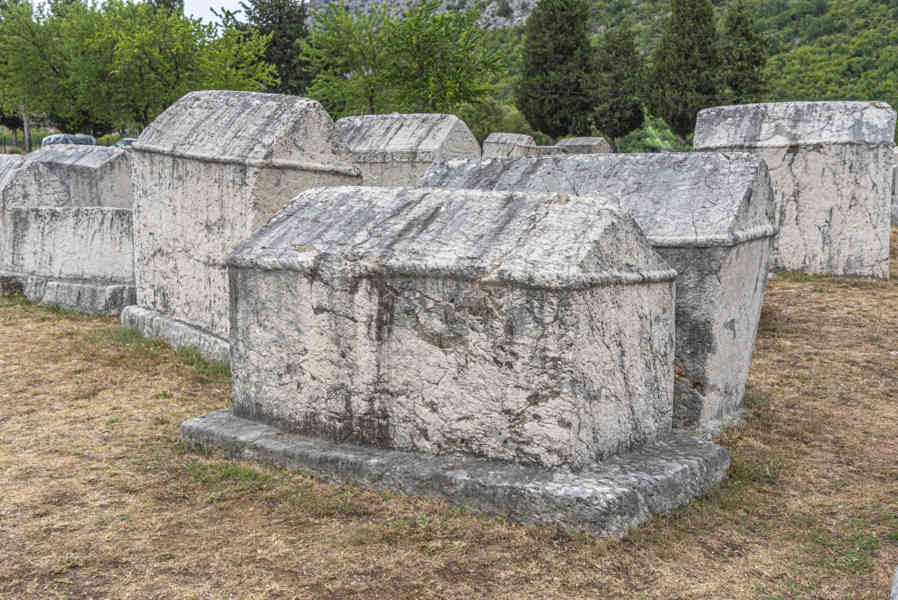 Bosnia y Herzegovina - Stolac - necrópolis de Radimlja - tumbas Stecci 11.jpg